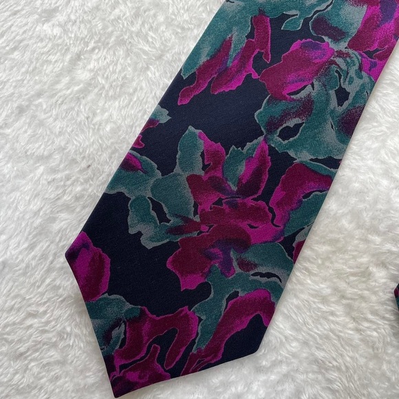 Mens Liberty Floral Tie 100% Silk Navy & Purple. - Picture 4 of 7